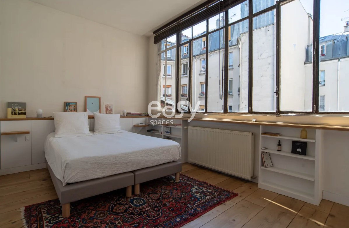 industrial loft suitable for professional filming and photography productions in Paris, FRANCE
